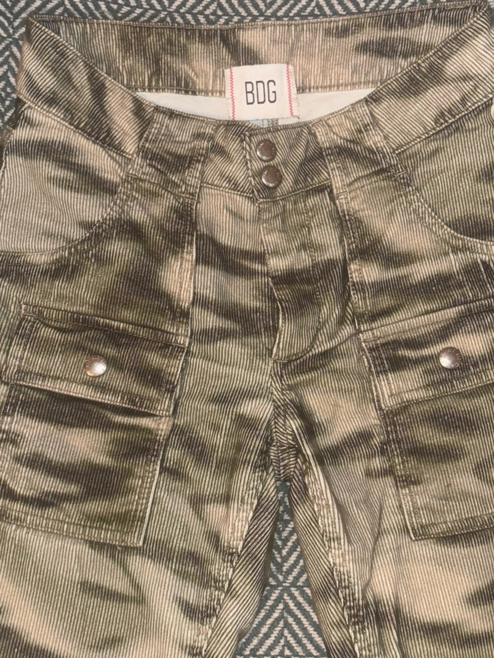 Vintage Y2K BDG Urban Outfitters camo corduroy snap button cargo pants
